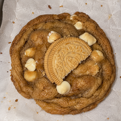 Golden white chocolate cookie